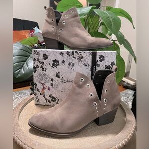 Chinese Laundry booties Sz10